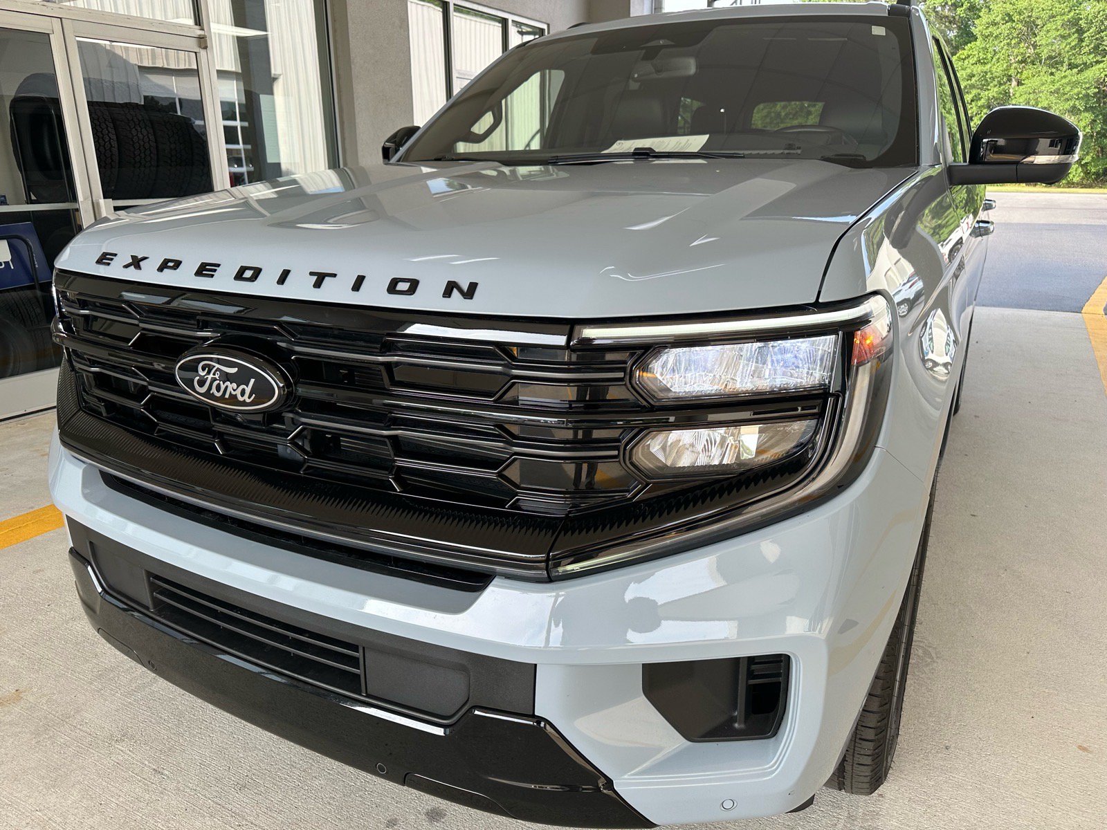 Certified 2025 Ford Expedition Platinum w/ Stealth Performance Package AWD/4WD image 2