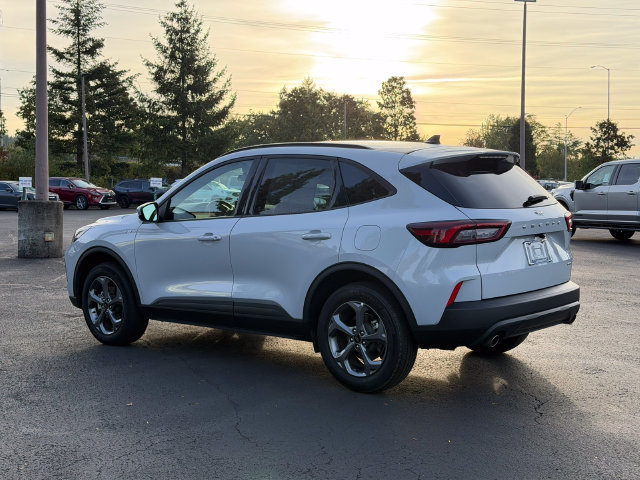 Certified 2025 Ford Escape ST-Line Select AWD/4WD image 6