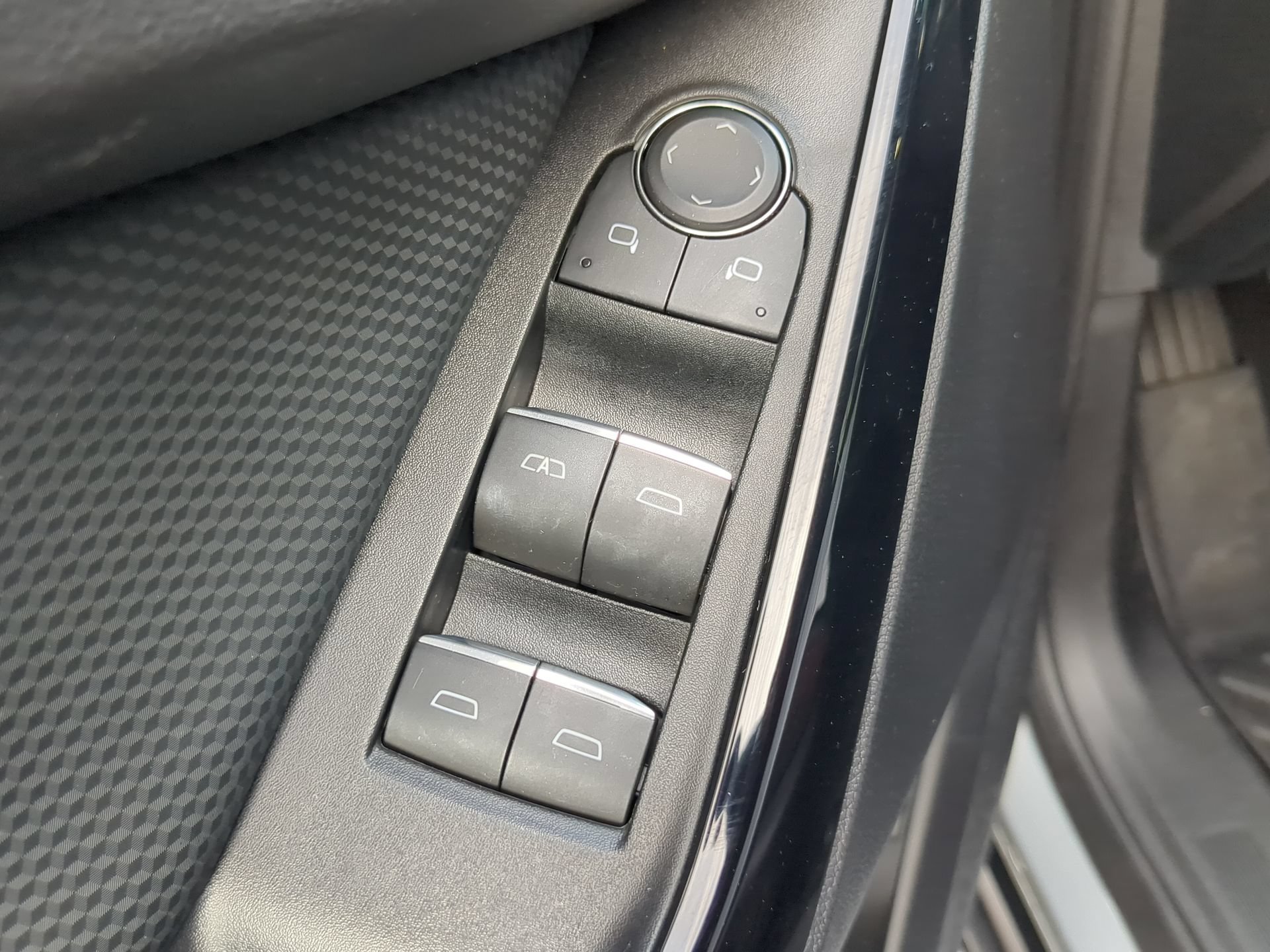 Used 2025 Chevrolet Equinox RS w/ Convenience Package III FWD image 55