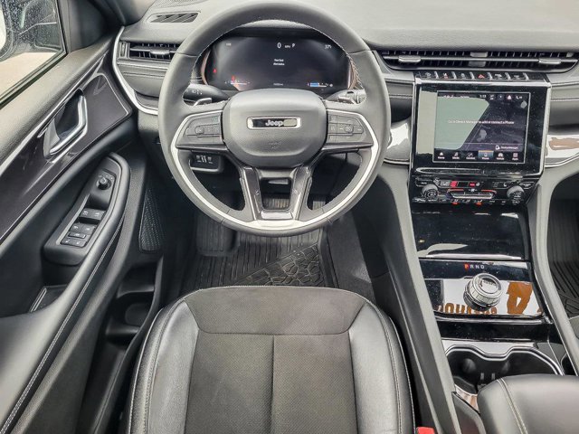 Used 2023 Jeep Grand Cherokee Altitude image 16