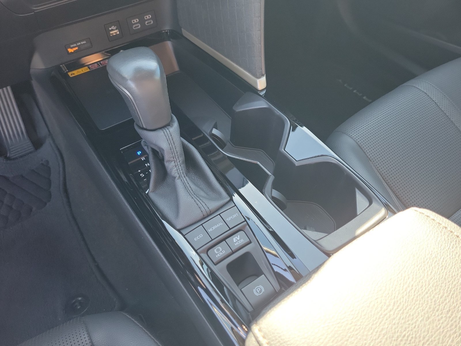 Used 2025 Toyota Camry XLE FWD image 25