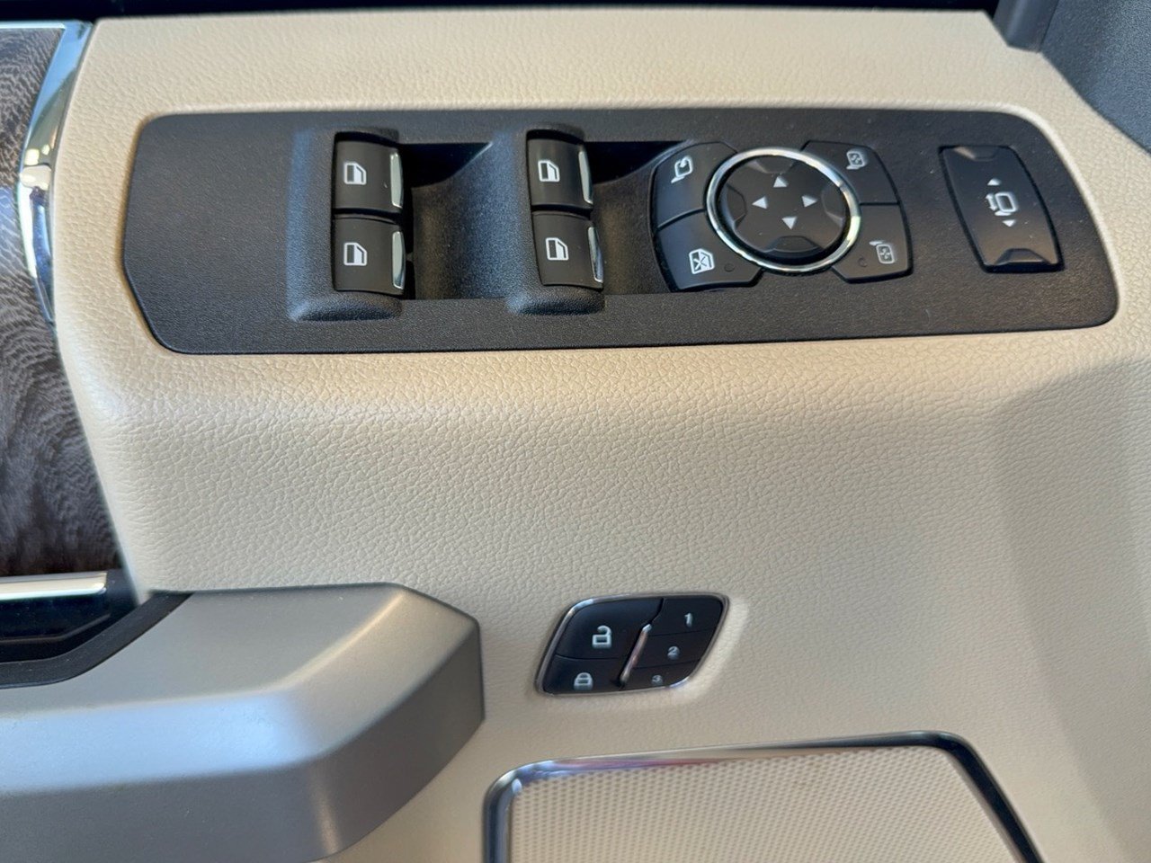 Certified 2019 Ford F250 Lariat w/ Lariat Value Package AWD/4WD image 15