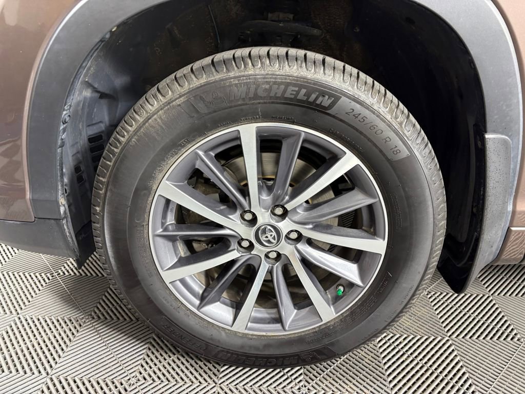 Used 2017 Toyota Highlander XLE image 11