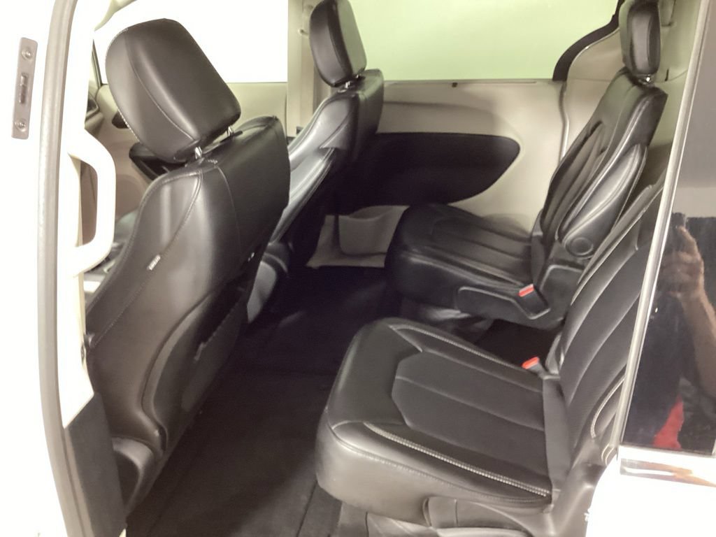 Used 2024 Chrysler Pacifica Touring-L FWD image 33
