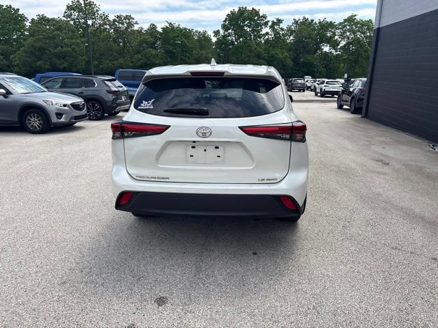 Used 2021 Toyota Highlander LE AWD/4WD image 26
