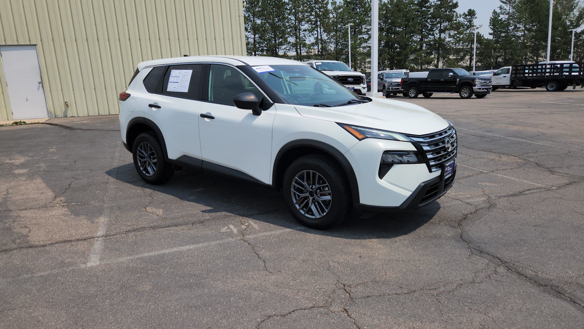 Used 2024 Nissan Rogue S AWD/4WD image 14