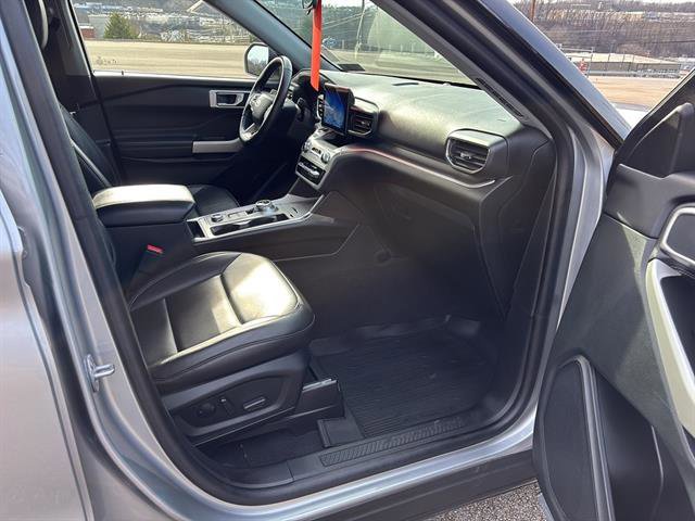 Certified 2022 Ford Explorer XLT w/ Equipment Group 202A image 20