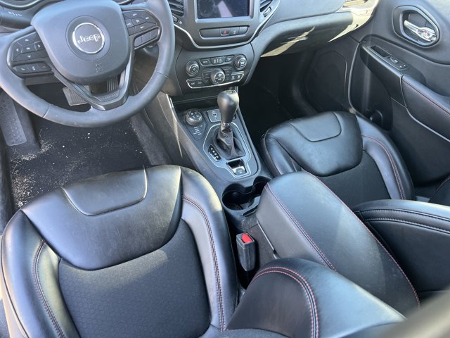 Used 2022 Jeep Cherokee Trailhawk w/ Comfort/Convenience Group AWD/4WD image 16