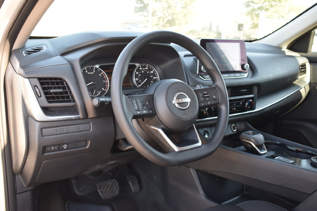 Used 2024 Nissan Rogue S AWD/4WD image 9