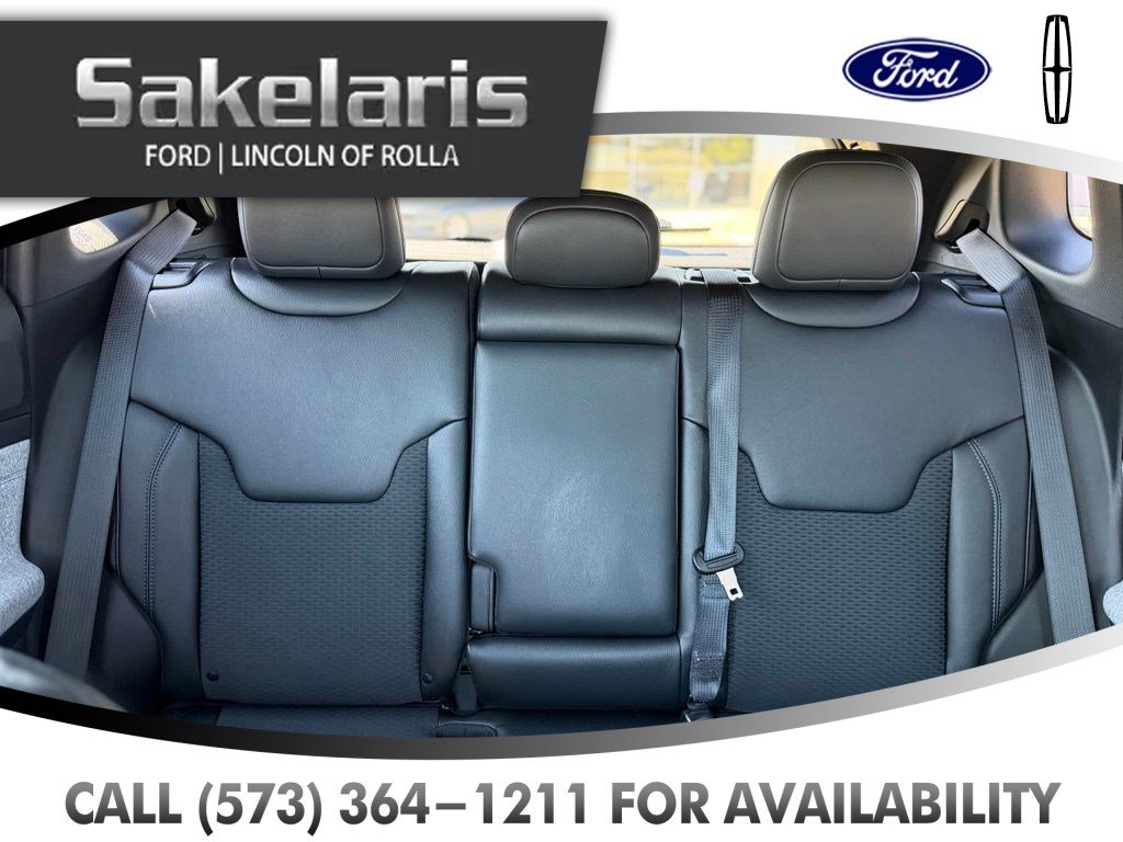 Used 2025 Jeep Compass Latitude AWD/4WD image 31