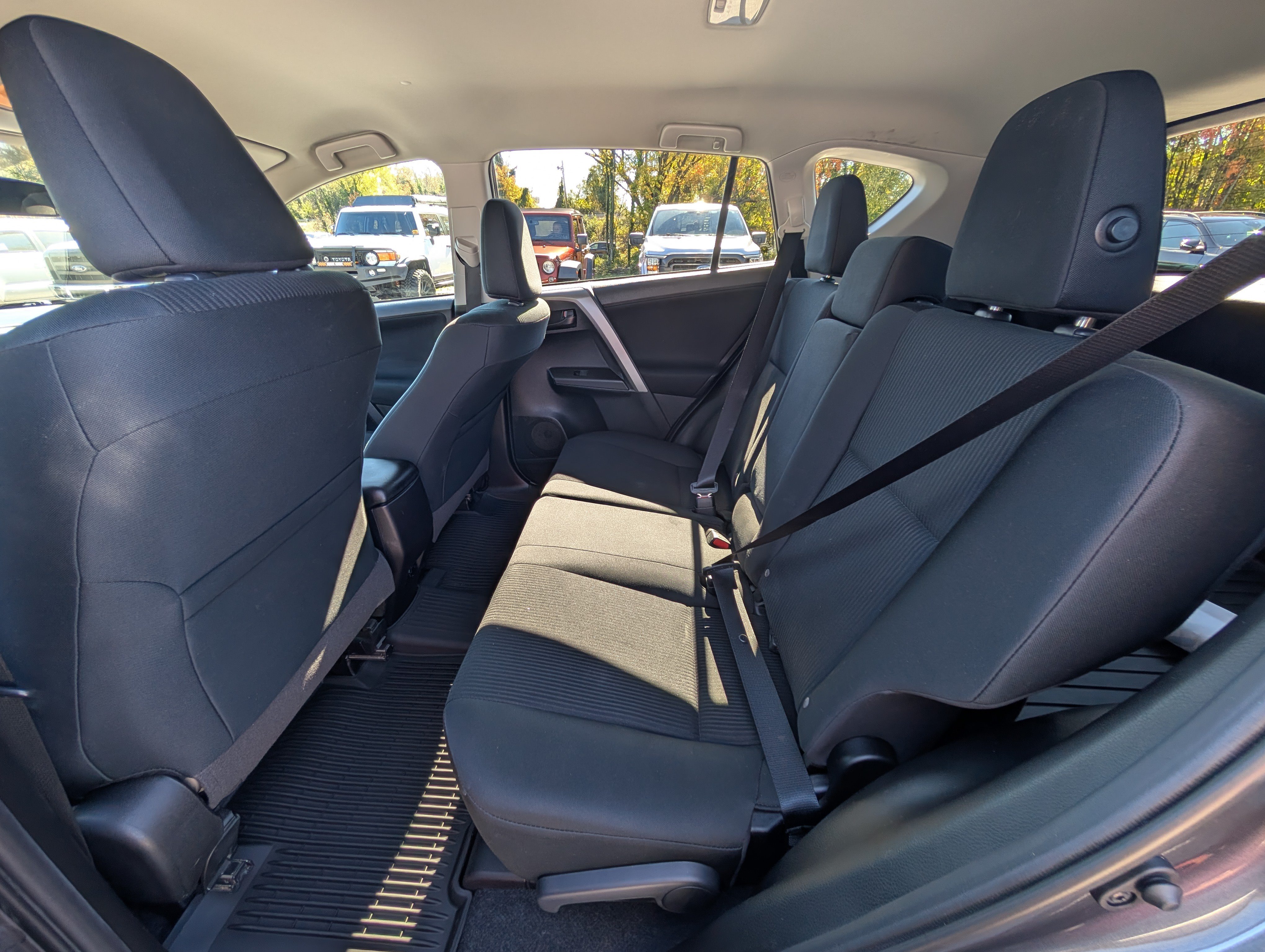 Used 2018 Toyota RAV4 LE w/ All Weather Liner Package AWD/4WD image 15