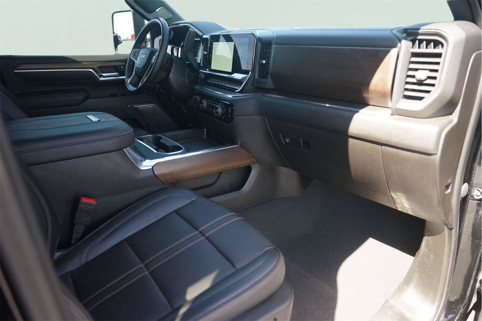 Used 2024 Chevrolet Silverado 3500 High Country w/ High Country Premium Package AWD/4WD image 18
