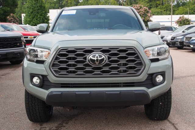 Used 2022 Toyota Tacoma TRD Off-Road w/ Technology Package AWD/4WD image 2