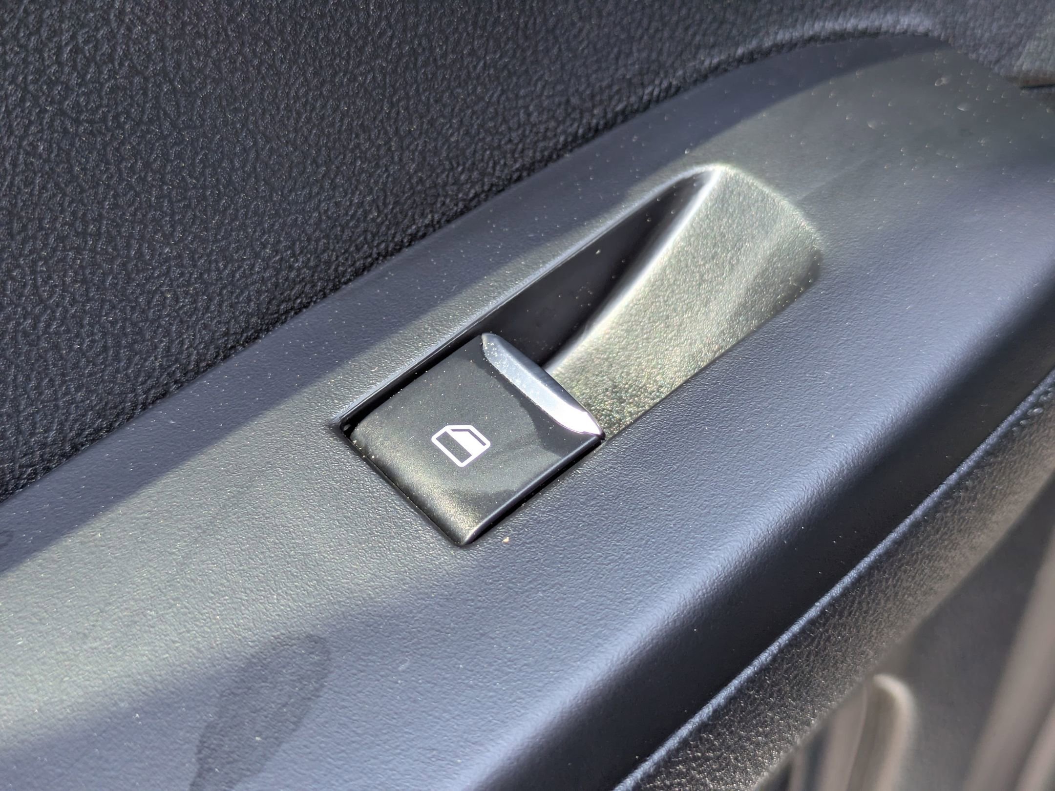 Certified 2025 Ford Escape SE w/ PHEV Premium Package image 29