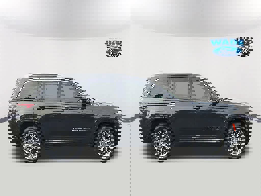 Used 2023 Jeep Grand Cherokee Summit w/ Luxury Tech Group V image 4