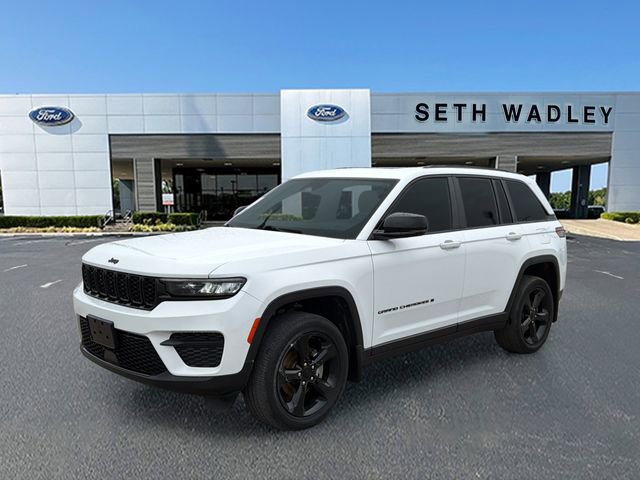 Used 2023 Jeep Grand Cherokee Altitude image 3