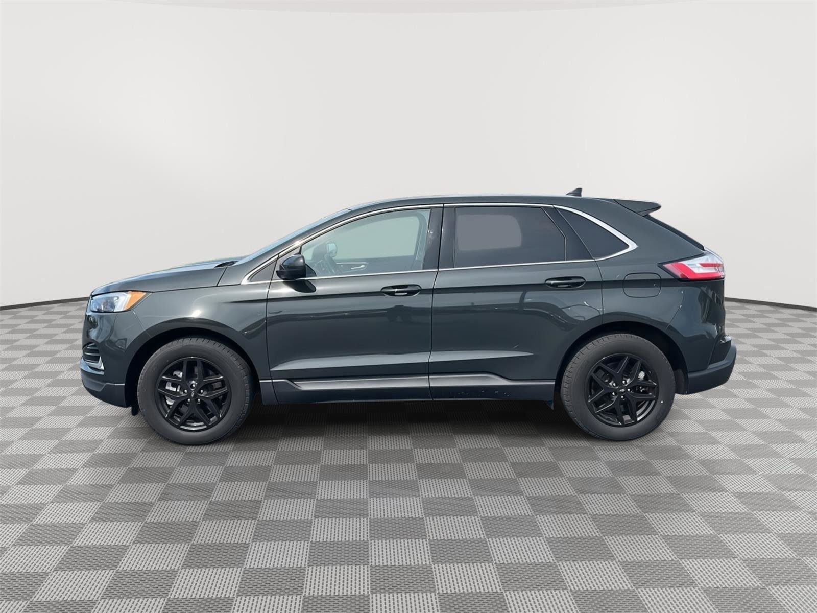 Certified 2024 Ford Edge SEL w/ Convenience Package image 2