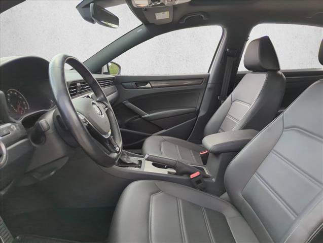 Used 2022 Volkswagen Passat 2.0T R-Line image 17