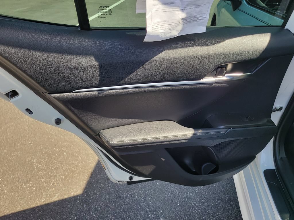 Used 2022 Toyota Camry XSE FWD image 8