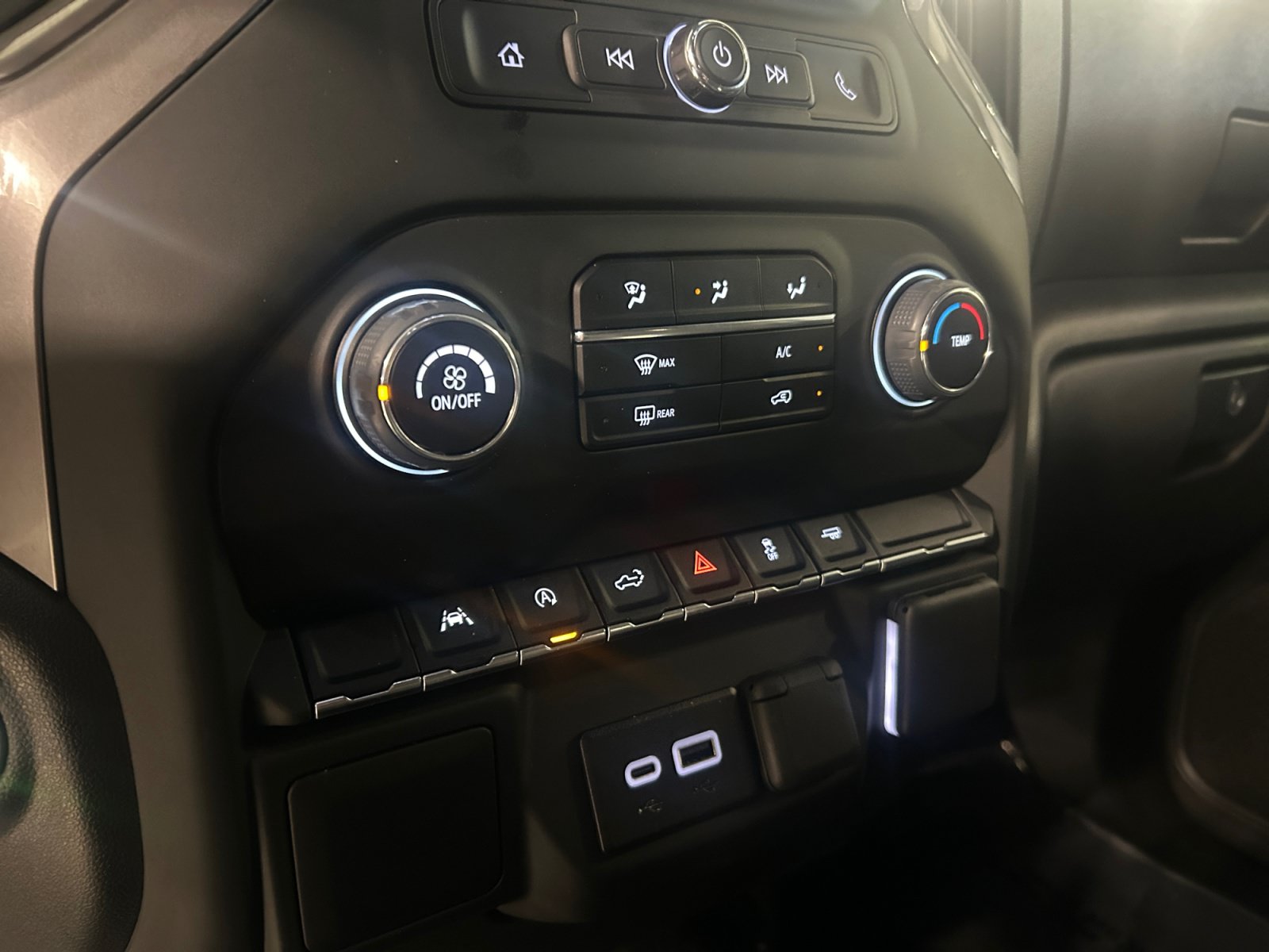 Used 2024 Chevrolet Silverado 1500 Custom RWD image 16