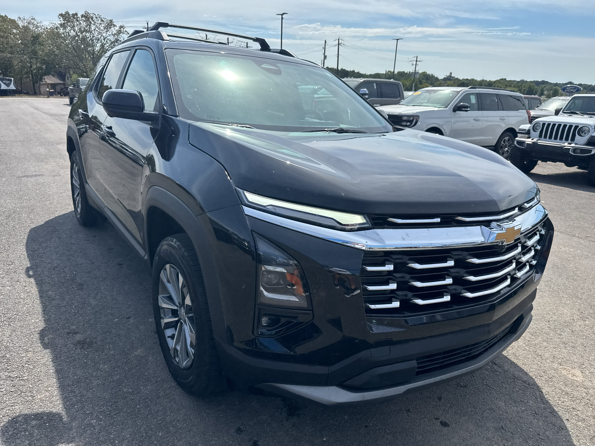 Used 2025 Chevrolet Equinox LT w/ Convenience Package II FWD image 3