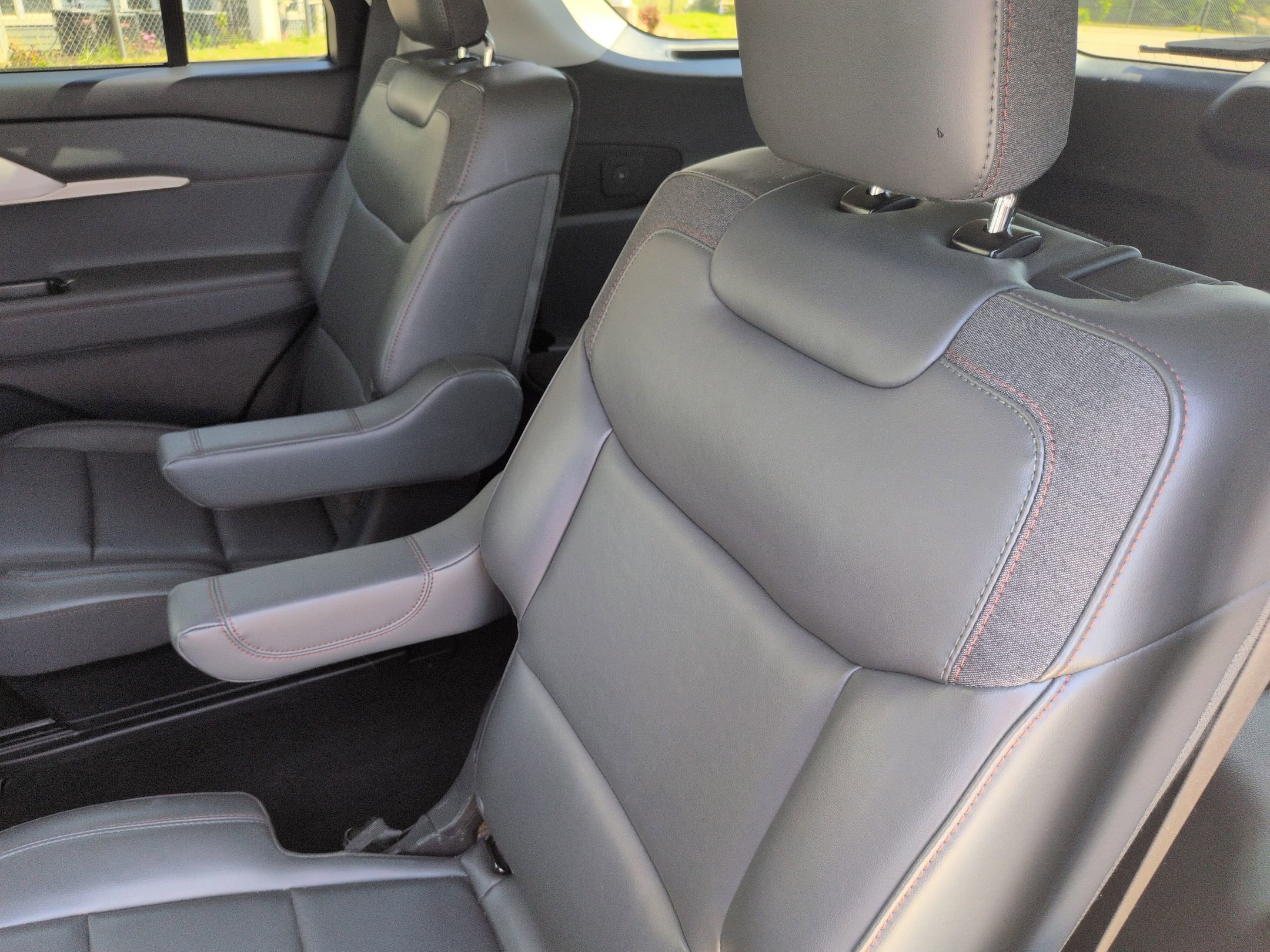 Certified 2025 Ford Explorer Active w/ Active Comfort Package RWD image 30