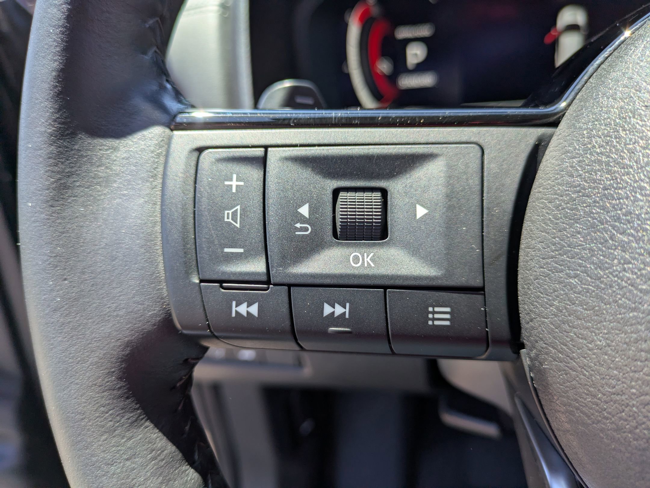 Used 2024 Nissan Rogue SL FWD image 18