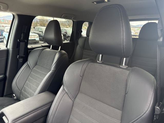 Used 2025 Mitsubishi Outlander AWD image 21
