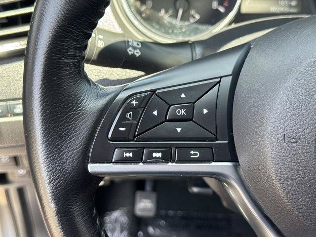Used 2017 Nissan Rogue SL w/ SL Premium Package FWD image 10