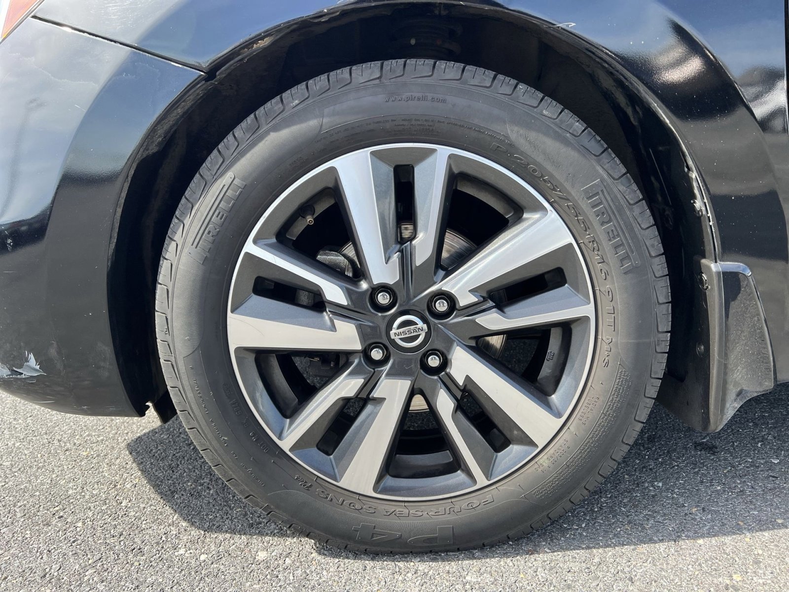 Used 2021 Nissan Versa SV FWD image 11