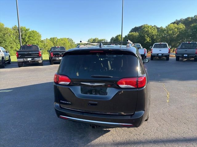 Used 2020 Chrysler Pacifica Touring-L w/ Advanced Safetytec Group FWD image 16