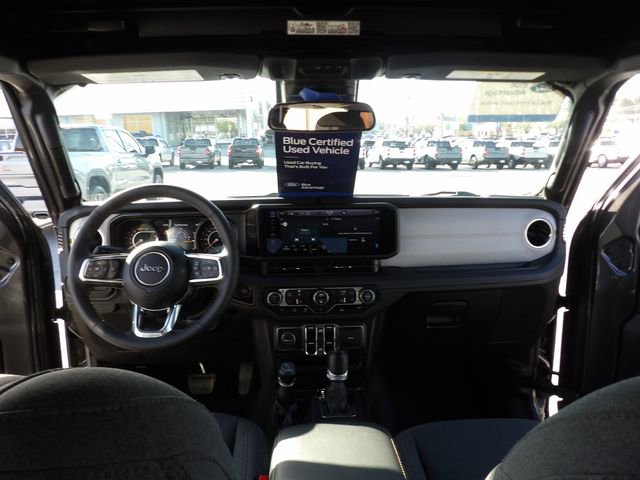 Used 2024 Jeep Wrangler Unlimited Sahara AWD/4WD image 18