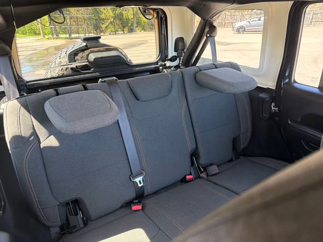 Used 2024 Jeep Wrangler Willys AWD/4WD image 21