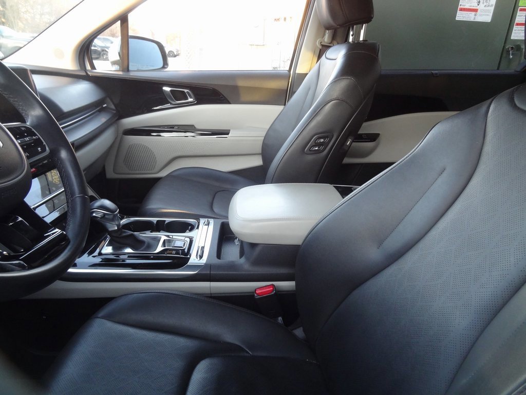 Used 2023 Kia Carnival SX image 5