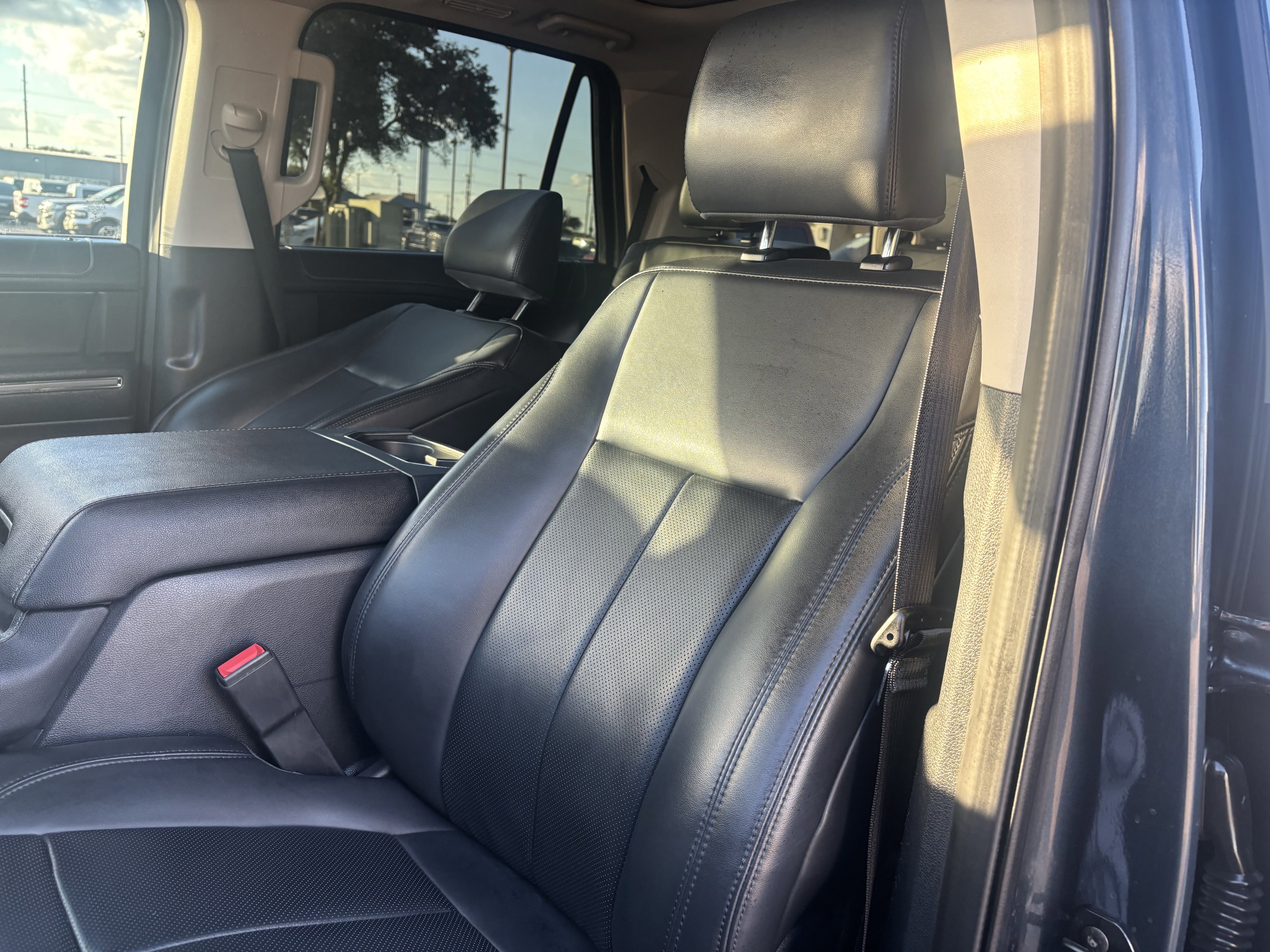 Certified 2022 Ford Expedition XLT image 10