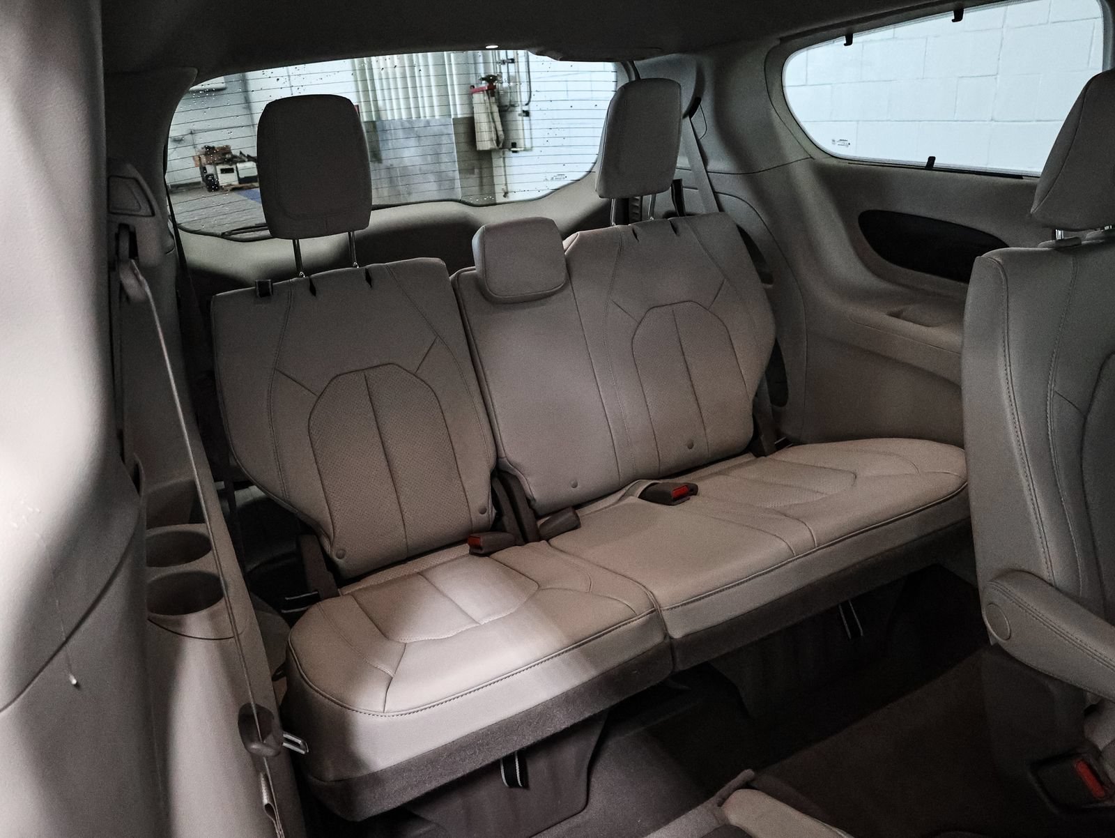 Used 2021 Chrysler Pacifica Touring-L FWD image 23