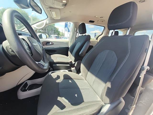 Used 2023 Chrysler Voyager LX FWD image 7