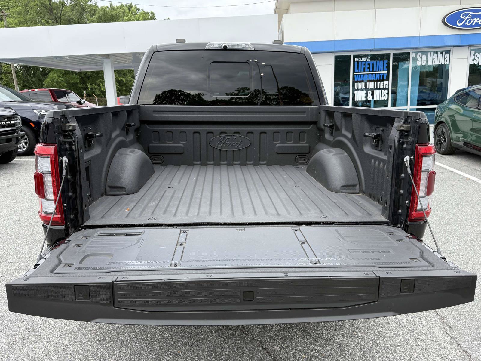 Certified 2023 Ford F150 Raptor w/ Raptor Carbon Fiber Package AWD/4WD image 31