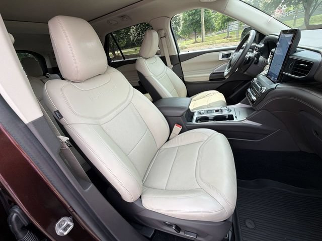 Certified 2020 Ford Explorer Platinum w/ Premium Technology Package AWD/4WD image 32
