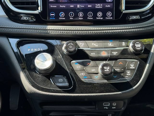 Used 2020 Chrysler Pacifica Limited w/ Advanced Safetytec Group FWD image 15