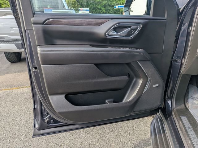 Used 2024 Chevrolet Suburban LT RWD image 11