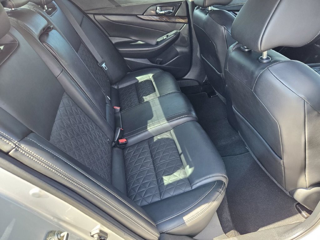 Used 2017 Nissan Maxima Platinum FWD image 14