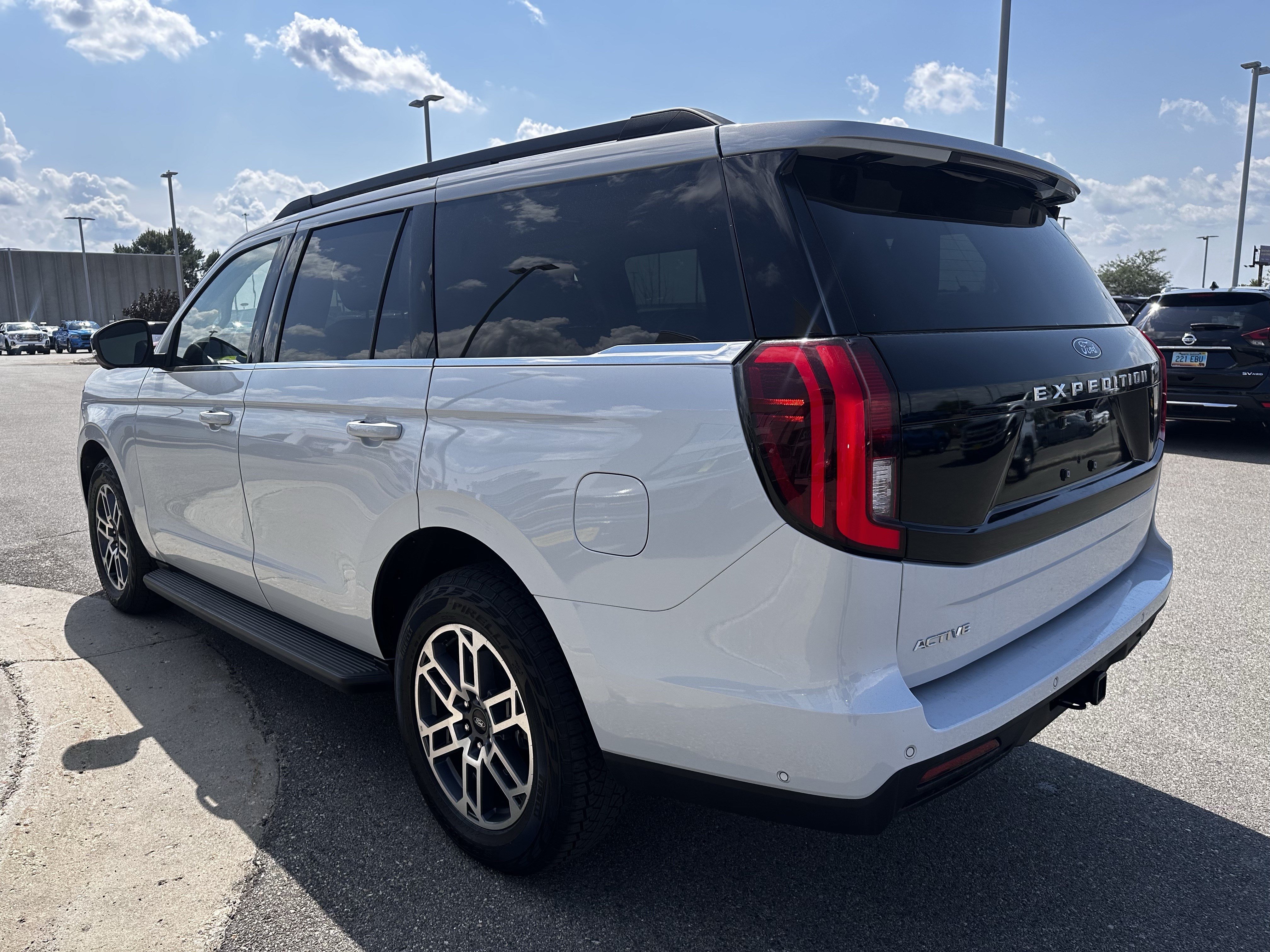 Certified 2025 Ford Expedition Active AWD/4WD image 4