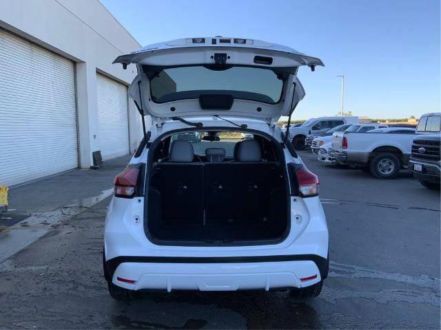 Used 2023 Nissan Kicks SR w/ SR Premium Package FWD image 12