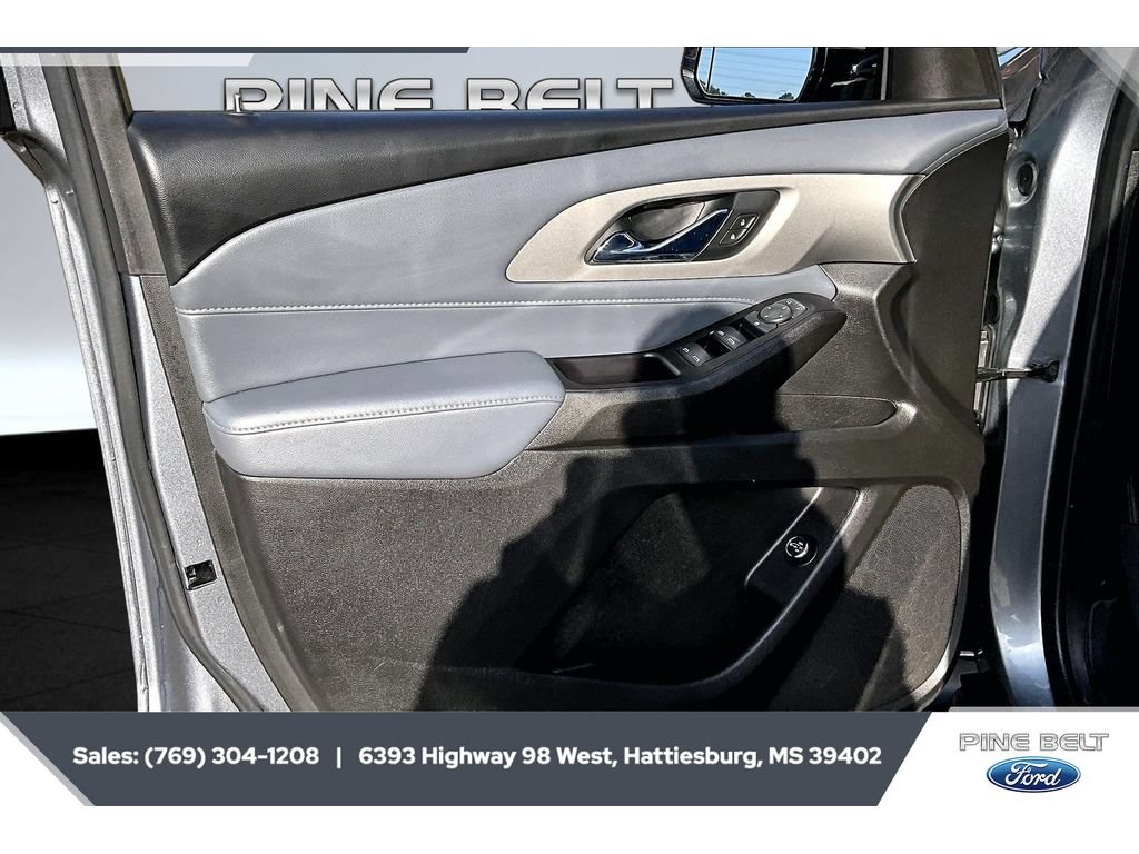 Used 2020 Chevrolet Traverse LT FWD image 17