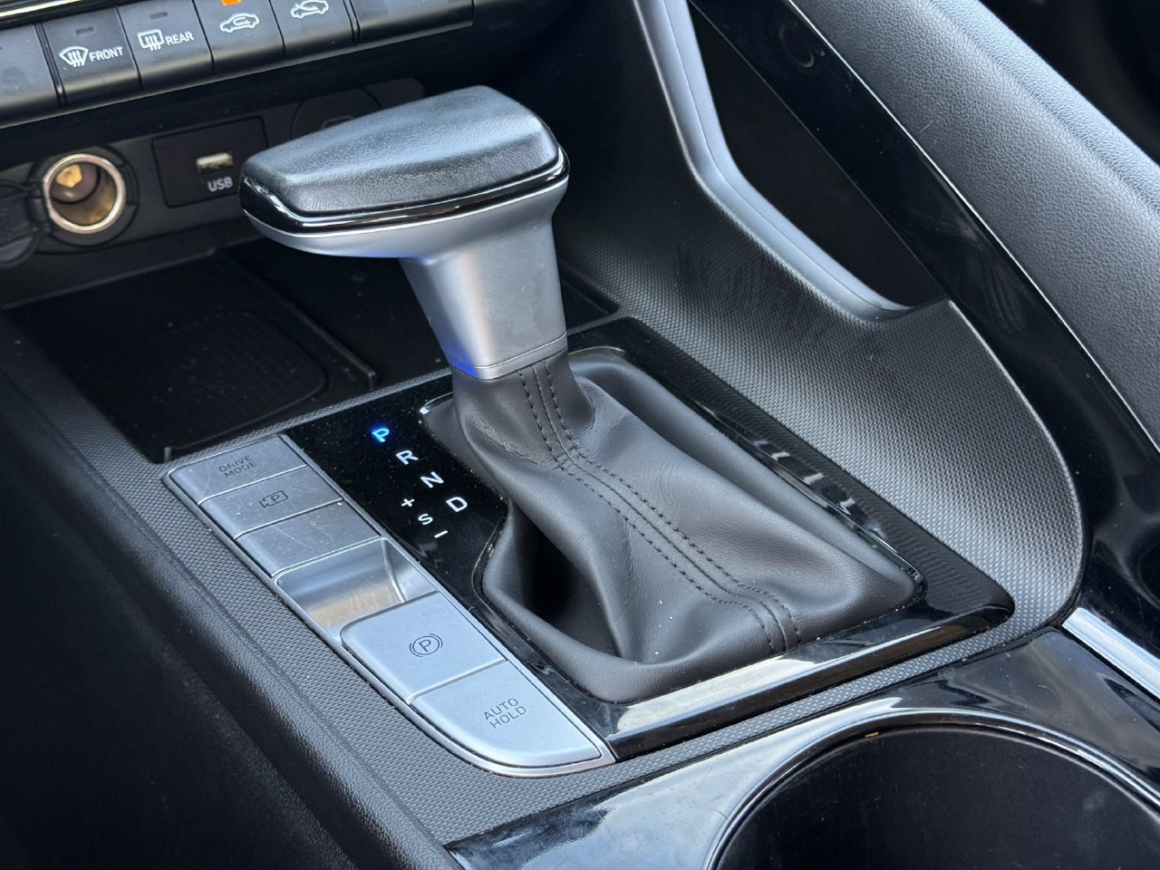 Used 2025 Hyundai Elantra Limited FWD image 23