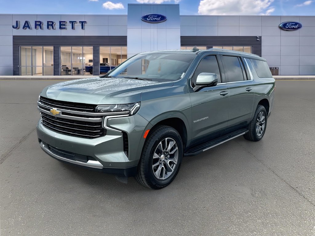 Used 2024 Chevrolet Suburban LT w/ Luxury Package RWD image 3