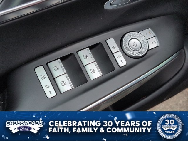 Used 2022 Genesis GV70 3.5T Sport w/ Sport Advanced Package AWD/4WD image 14
