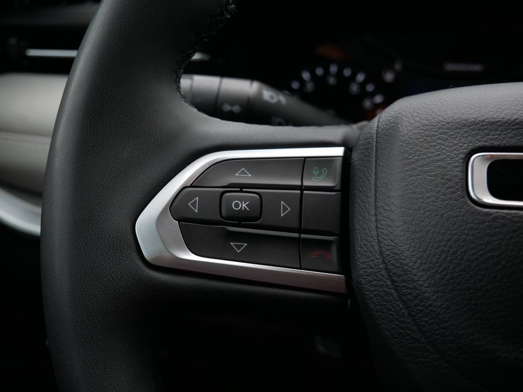 Used 2025 Jeep Compass Limited AWD/4WD image 17