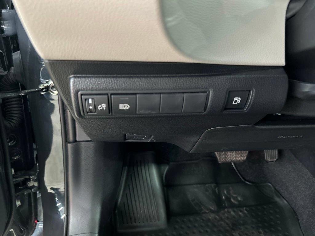 Used 2023 Toyota Corolla LE w/ LE Convenience Package FWD image 10